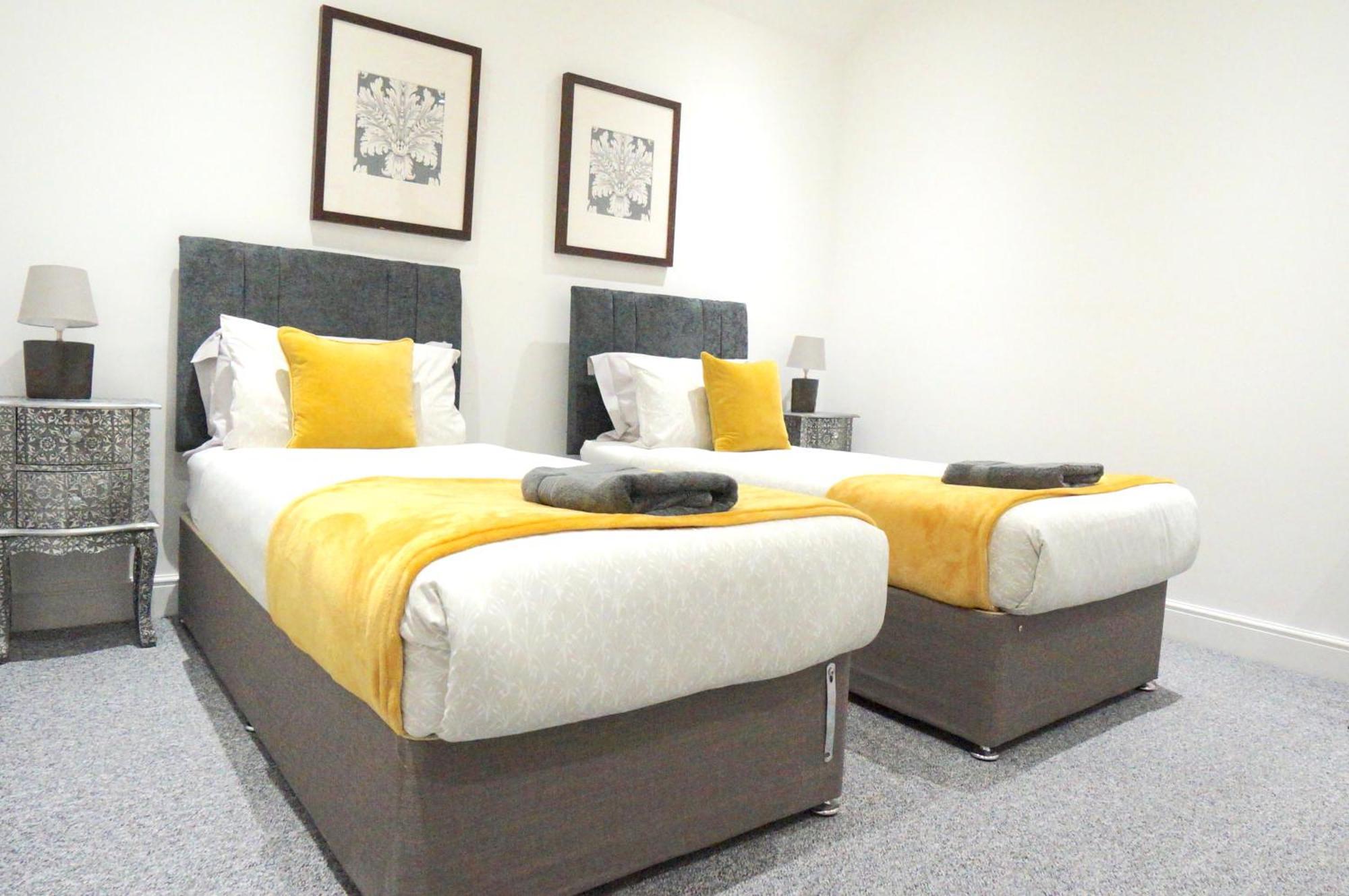 Premium Apartments Thatcham Broadway Екстер'єр фото